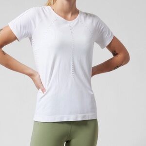 athleta white foothill seamless short sleeve tee
